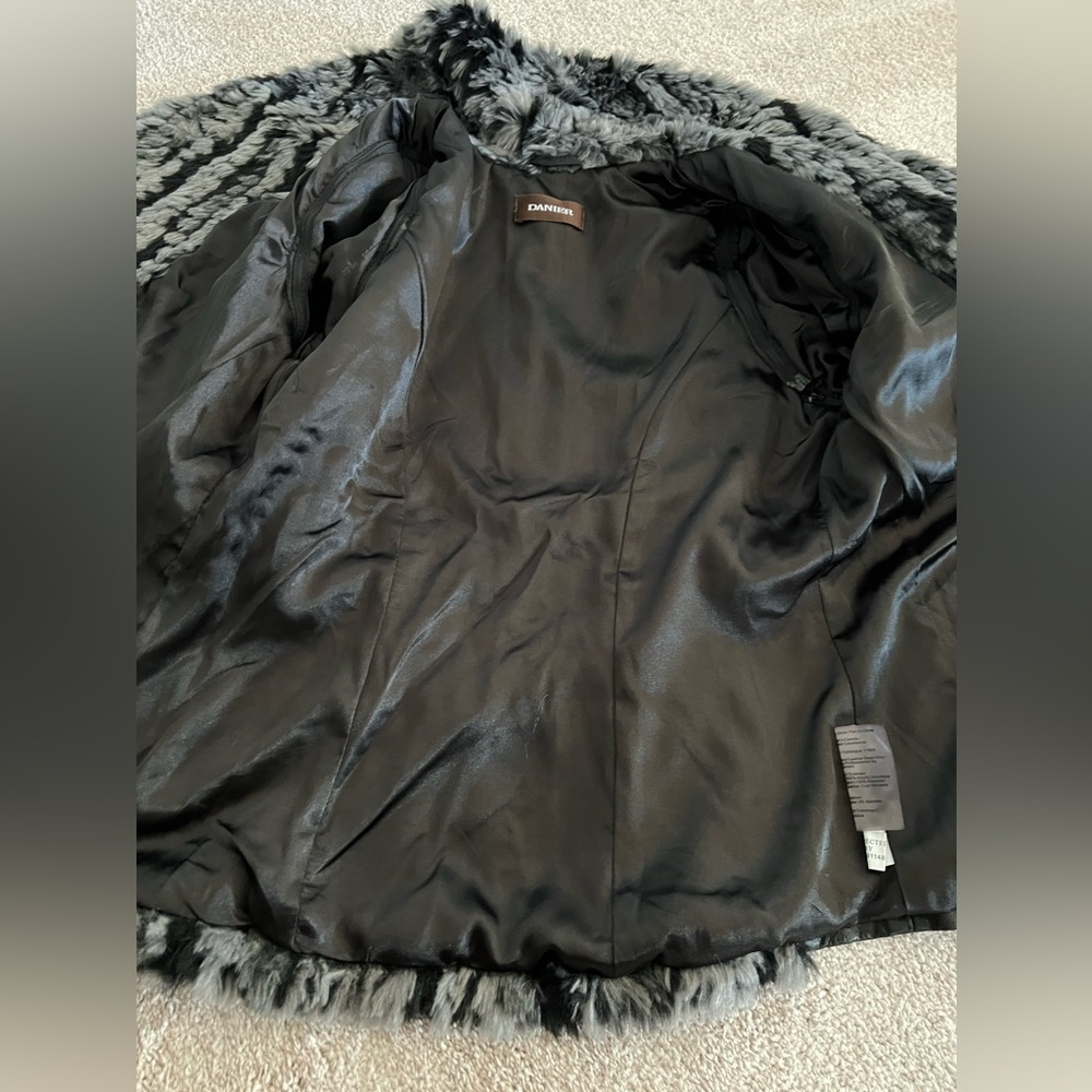 Danier 2-in-1 Genuine Leather Jacket / Faux Fur Vest — Size XXS - Picture 13 of 15